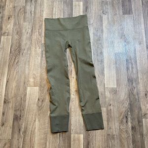 Lululemon Q5 Green Compression Leggings Size 6